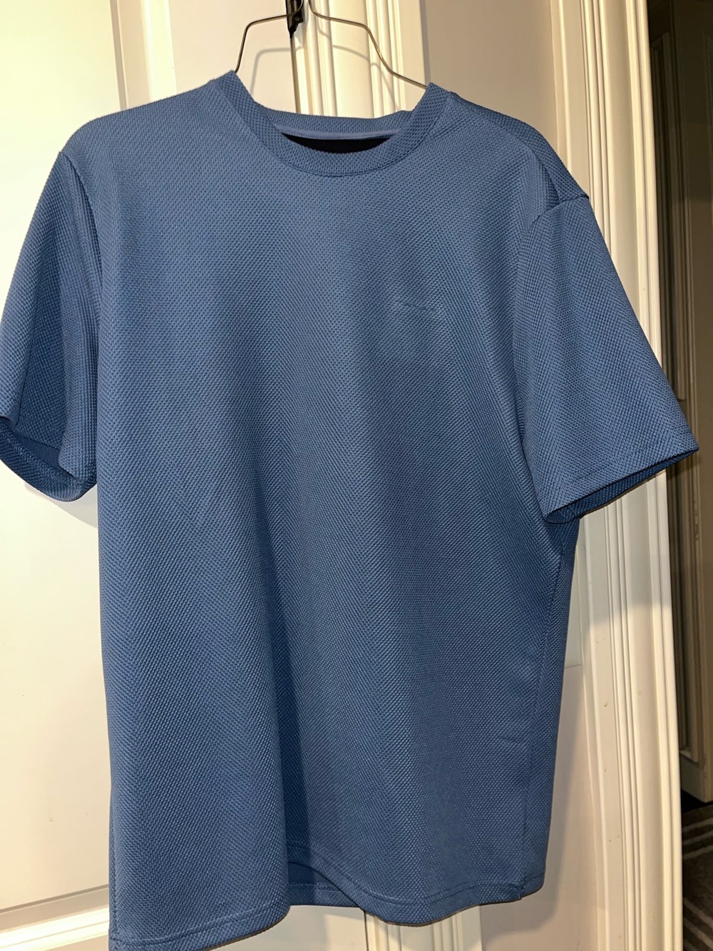 Men’s Tahari Blue textured short sleeve t-shirt Size M